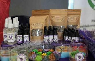 Lavanta kadınların elinde çeşitli ürünleri dönüşüyor: Yağ, mum, kolonya