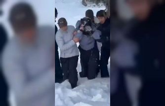 Leoparla selfie çekmek istedi, ölümden son anda kurtuldu