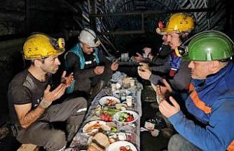Madencilerin yerin 120 metre altında ilk sahur heyecanı