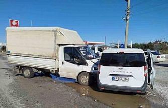 Manavgat’ta kamyonet ile çarpışan aracın sürücüsü yaralandı