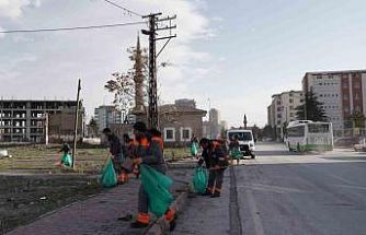 Melikgazi’de şiddetli rüzgarın etkileri temizlendi