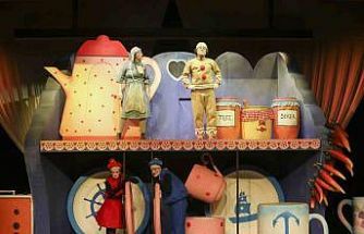 Mersin Şehir Tiyatrosuna küçük ellerden büyük alkış