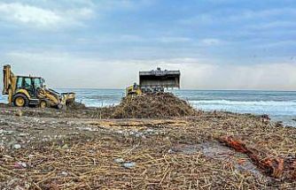 Mersin’de selin izleri sahillerden siliniyor