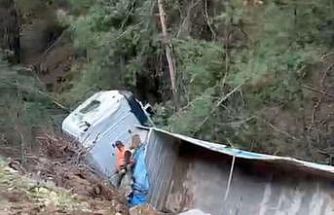 Milas’ta tır şarampole devrildi: 1 yaralı