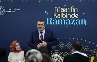 Milli Eğitim Bakanı Tekin, Erzurum’da şehit aileleri ve gazilerle buluştu, ilk iftarını öğrencilerle açtı