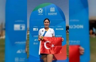 Milli yüzücü Bengisu Avcı’dan, Abu Dhabi’de dünya şampiyonluğu