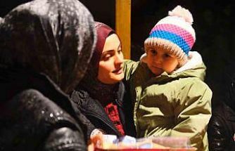 Minik Hümeyra’ya umut olmak için evinin önünde sürpriz yaptılar