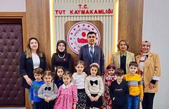 Minik öğrencilerden Kaymakam Güngör’e anlamlı ziyaret