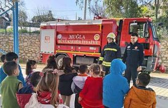 Miniklere yangın güvenliği eğitimi