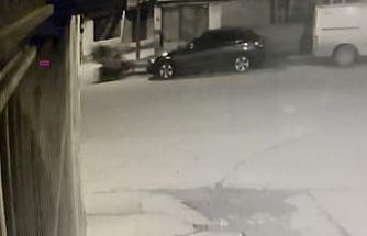 Motosiklet önce yayaya ardından duvara çarptı: 3 yaralı