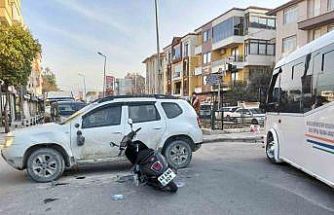 Motosikletle otomobil çarpıştı: 1 yaralı