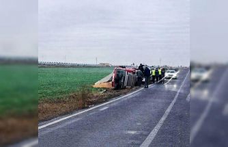 Muratlı’da kamyon devrildi