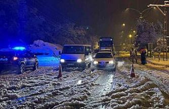 Muş-Bingöl kara yolunda mahsur kalan 40 araçtaki yaklaşık 80 kişi kurtarıldı