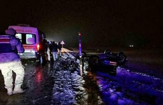 Muş-Erzurum yolunda takla atan otomobil şarampole yuvarlandı: 2 yaralı