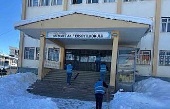 Muş’ta denetimli serbestlik yükümlülerinden okullara destek