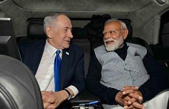 Netanyahu, Hindistan Başbakanı Modi’yi Hint kıyafeti giyerek karşıladı