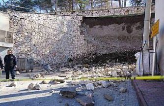 Niğde Kalesi’nde çöken istinat duvarının molozu kaldırılıyor