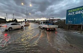 Niğde’de sağanak ve fırtına etkili oldu