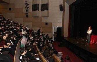 Nilüferli öğrenciler yazar Melis Sena Yılmaz ile buluştu