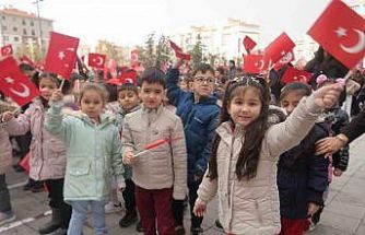 Öğrenciler ikinci döneme ’Bayrak Sevgisi’ temasıyla başladı