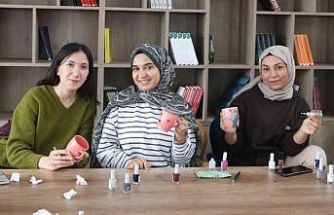 Öğrenciler kupa boyama etkinliğinde bir araya geldi