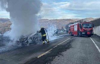 Ordu’da yanan otomobilden geriye demir yığını kaldı