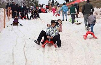 Ordu’nun menderesleri ile ünlü bin 500 rakımlı yaylasında kar festivali