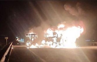 Osmaniye’de seyir halindeki tır alev alev yandı