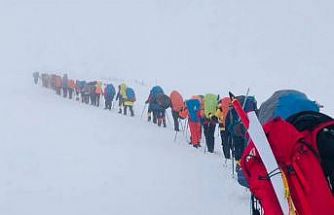 Osmaniyeli depremzede dağcılar Erciyes’te anma tırmanışı yaptı