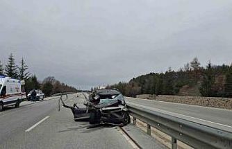 Otomobil tıra arkadan çarptı, 5 kişi yaralandı