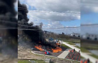 Parkta oyun grupları alev alev yandı