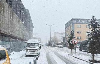 Patnos’ta kar yağışı etkisini sürdürüyor