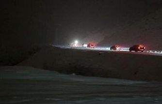 Pervari ve Şirvan’da kar yağışı köy yollarını kapattı, mahsur kalan araçlar kurtarıldı