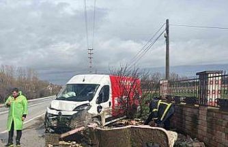 Pınarhisar’da panelvan araç çeşmeye çarptı: 1 yaralı