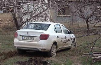 Polisin "dur" ihtarına uymayan şüpheliler aracı bırakıp kaçtı