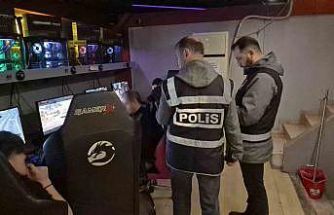 Polisin internet kafede yakaladığı çocuklar panik yaşadı