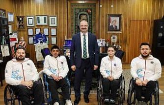 Rektör Hacımüftüoğlu, Milli takıma seçilen özel sporcuları misafir etti