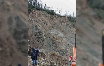 Rize’de heyelan köy yolunu ulaşıma kapattı