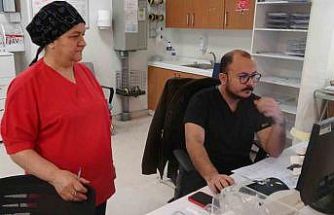 Sağlık çalışanı anne ve oğul birlikte hayat kurtarıyor