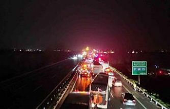 Sakarya’da 16 aracın karıştığı zincirleme kazada 4’ü ağır 13 yaralı: Olay yeri böyle görüntülendi