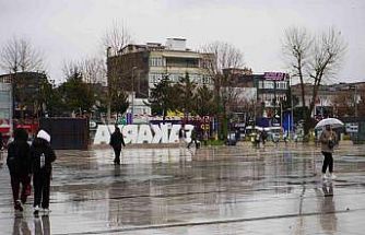 Sakarya’da şehir merkezinde yağmur, yüksek kesimlerde kar etkili oluyor