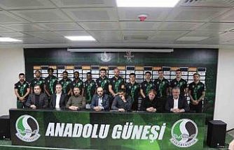 Sakaryaspor’da transferin son gününde 13 imza birden atıldı