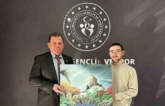 Şampiyon sporcudan Kabakcı’ya anlamlı hediye