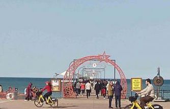 Samsun’da yalancı bahar: Vatandaşlar sahile akın etti