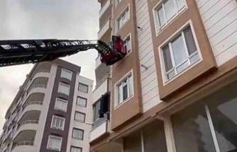 Şanlıurfa’da istinat duvarı çöktü: Binada mahsur kalanlar kurtarıldı