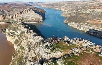 Şanlıurfalı doğaseverler Rumkale’de bağımlılık ve şiddete karşı yürüdü