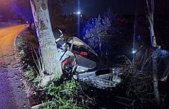 Şarampole devrilen otomobil hurdaya döndü