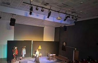 Sarıgöl’de tek kişilik oyun ilgi gördü