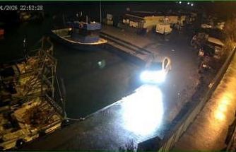 Sarıyer’de aynı yerde aynı şekilde ikinci kez bir araç mendirekte asılı kaldı. O anlar kamerada