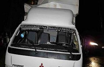 Sarıyer’de seyir halindeki kamyonet yol kenarındaki ağaca çarptı